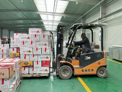 一师阿拉尔市“名优特”农产品即将“打飞的”销往千家万户